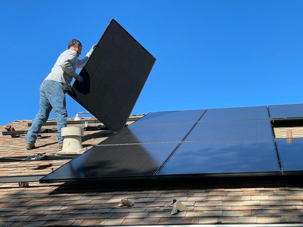 Care sunt principalele avantaje ale panourilor fotovoltaice
